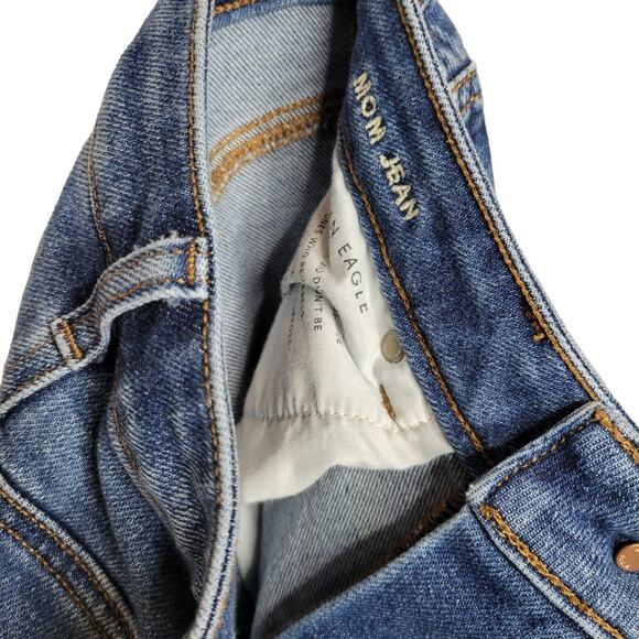 American Eagle Ripped Knee Mom Jeans Medium Wash Women Sz US 2 - Picture 3 of 6